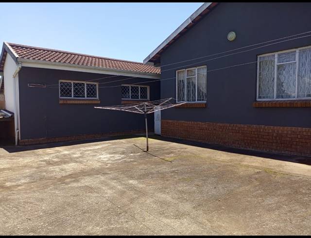 3 BEDROOM FREESTANDING FOR SALE IN WOODLANDS